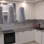 Белая кухня с фасадами Манчестер акация 3 Фото мебели
